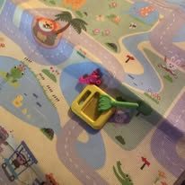 Kinder können in der Grotte spielen Spielzeug und Decke für Grotte mit Kindern